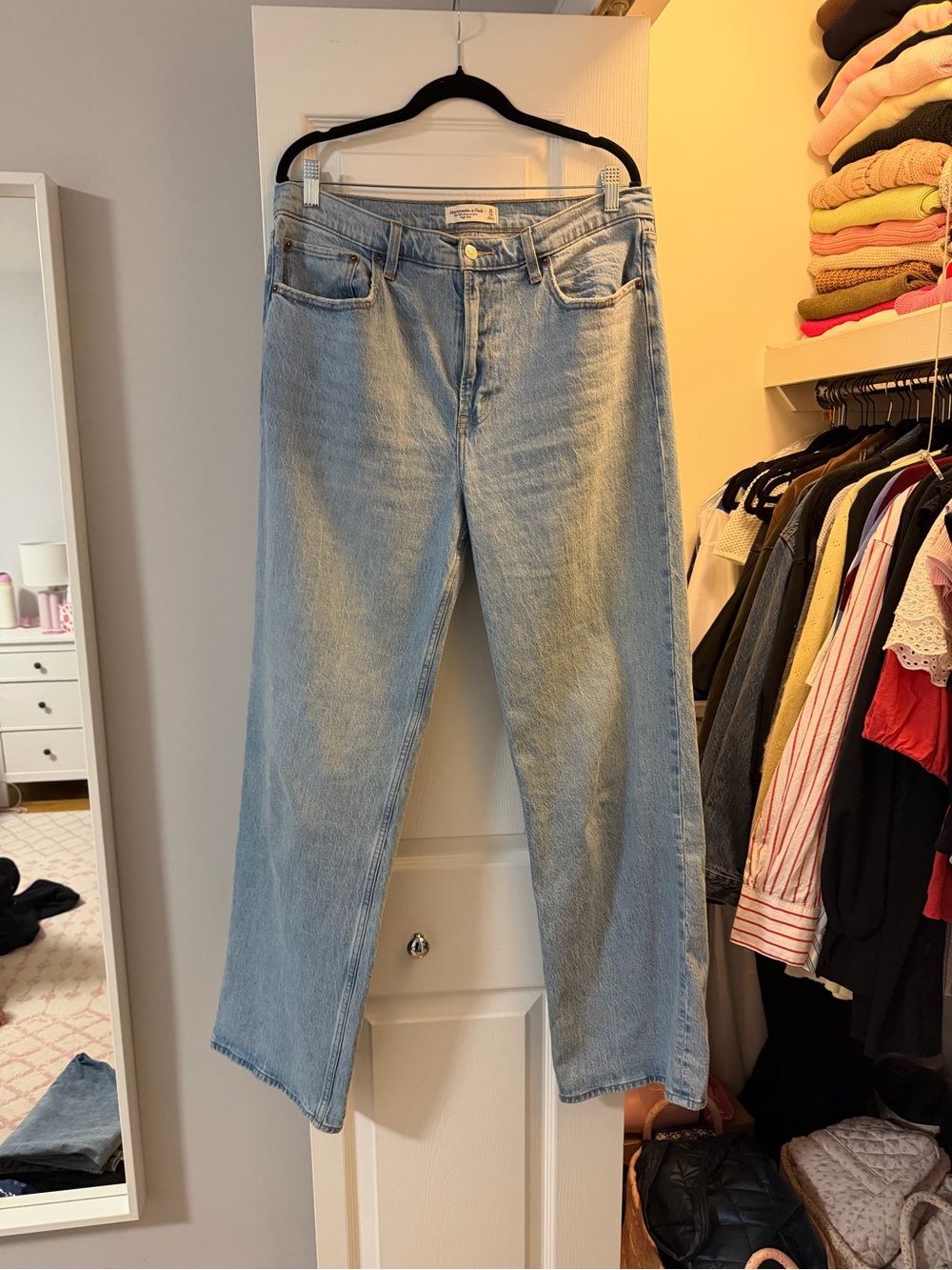 Abercrombie & Fitch 90s Relaxed High Rise Jeans Light Wash